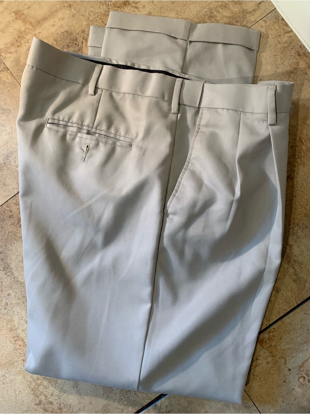 Classic Light misty cream  Dress Pants Perry Ellis portfolio size 40/32 soft